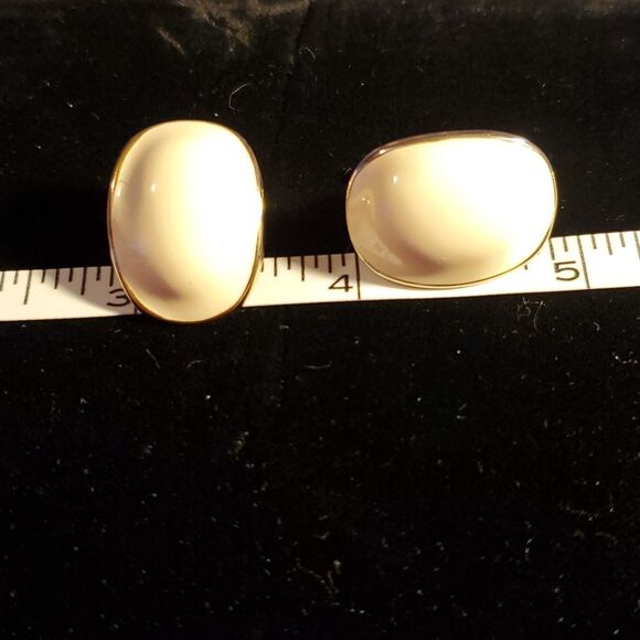 Vintage 1980's Napier Goldtone &‎ Ivory Enamel Rectangular Clip-On Earrings - Picture 6 of 6